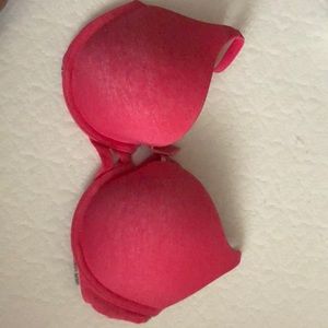 34B VS bra